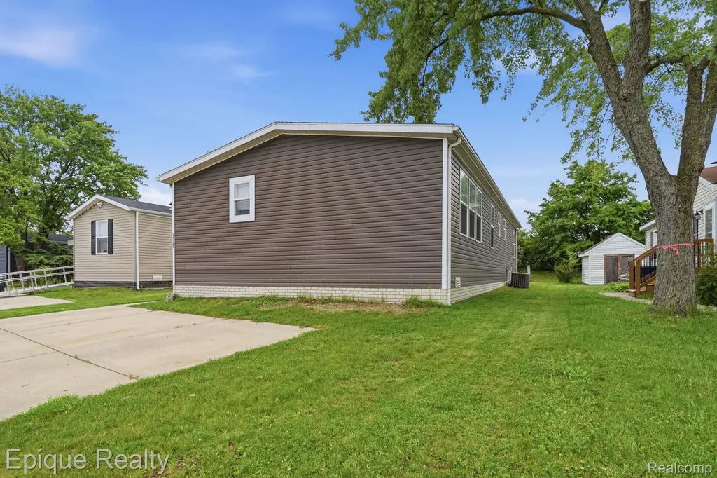 17107 Detroiter Springfield Charter Township MI 48350