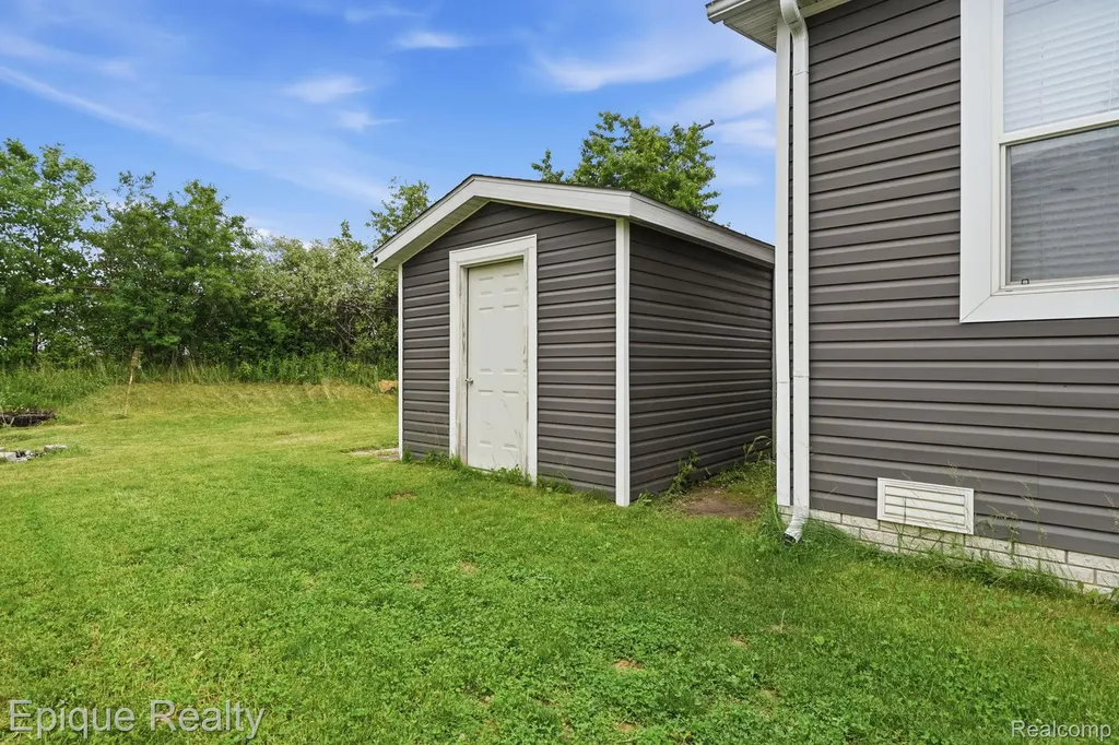 17107 Detroiter Springfield Charter Township MI 48350