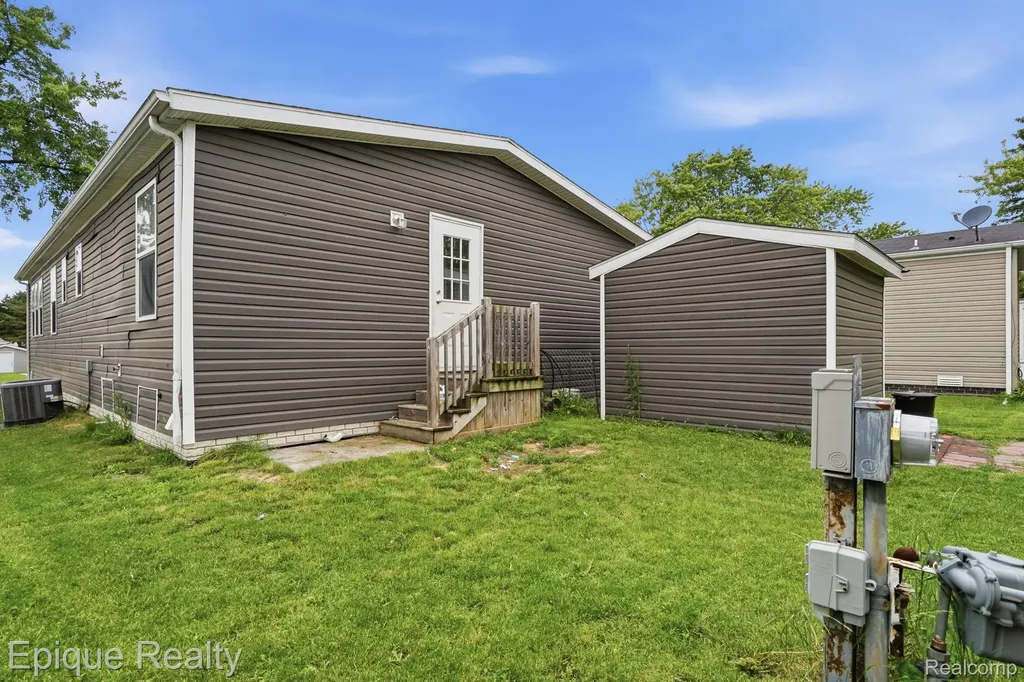 17107 Detroiter Springfield Charter Township MI 48350