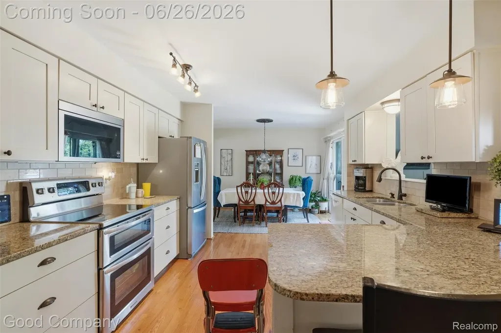 38630 Meeting House Lane Livonia City MI 48154