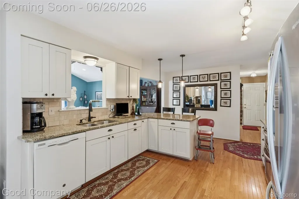 38630 Meeting House Lane Livonia City MI 48154