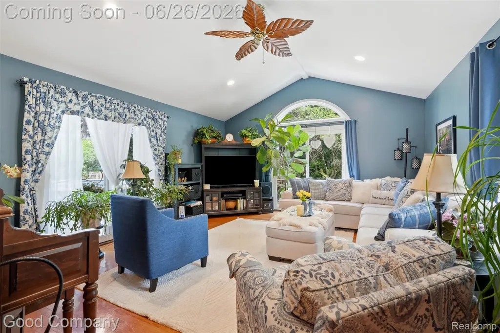 38630 Meeting House Lane Livonia City MI 48154