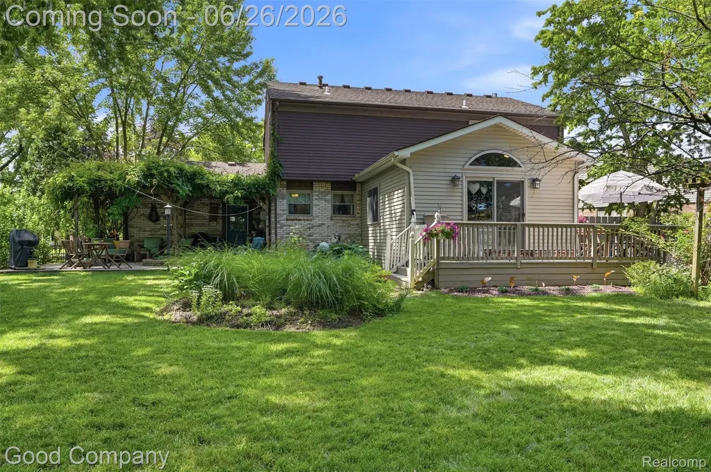 38630 Meeting House Lane Livonia City MI 48154