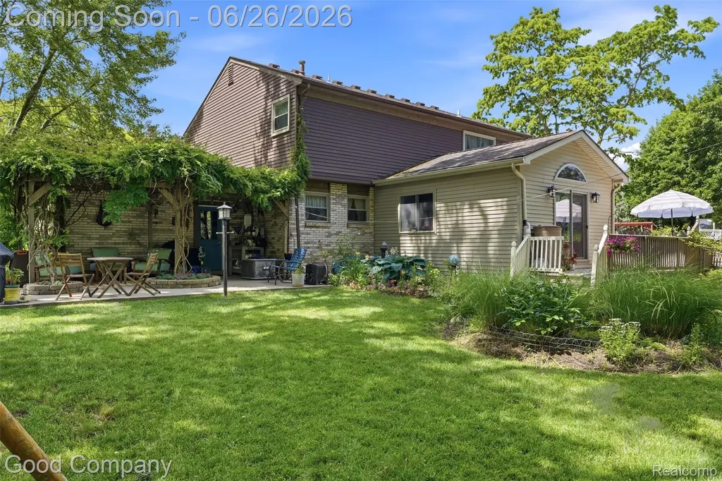 38630 Meeting House Lane Livonia City MI 48154