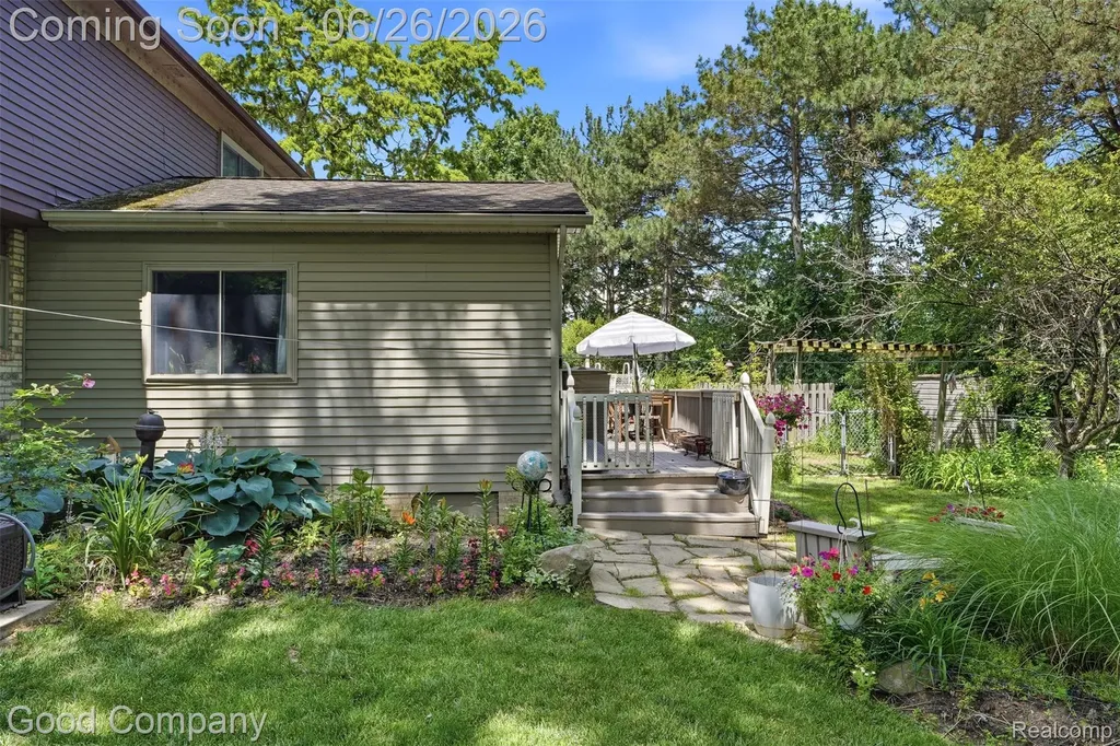 38630 Meeting House Lane Livonia City MI 48154