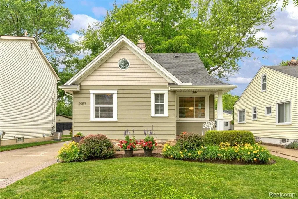 2957 Thomas Avenue Berkley City MI 48072