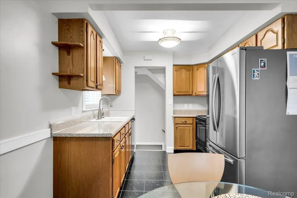 2957 Thomas Avenue Berkley City MI 48072