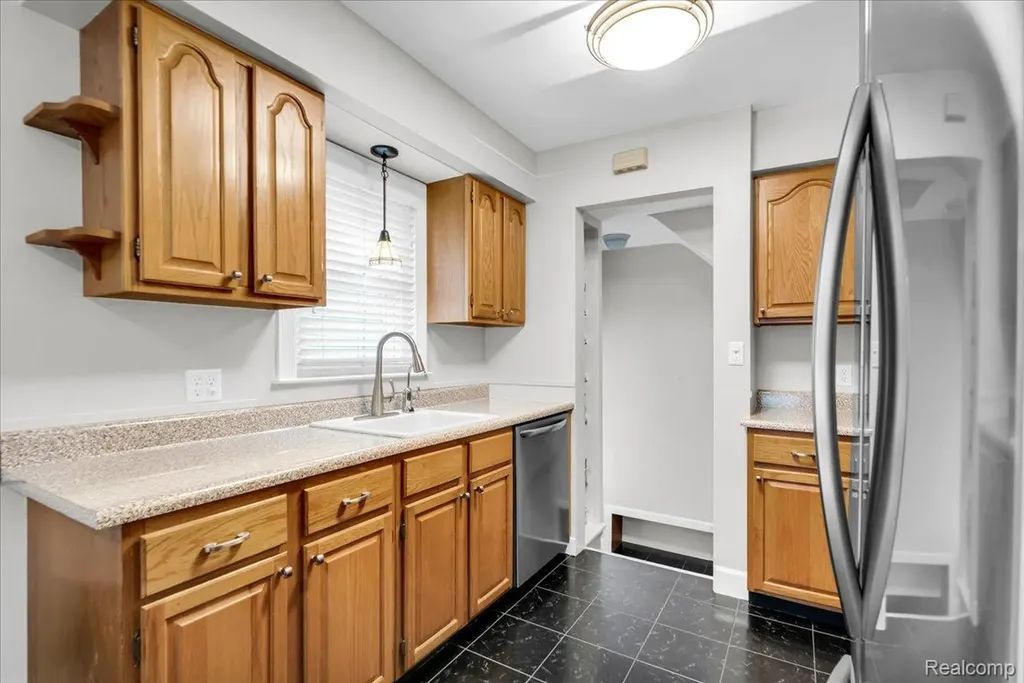 2957 Thomas Avenue Berkley City MI 48072