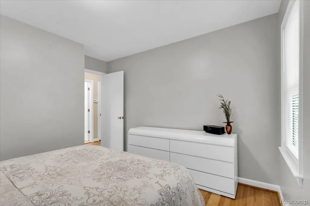 2957 Thomas Avenue Berkley City MI 48072