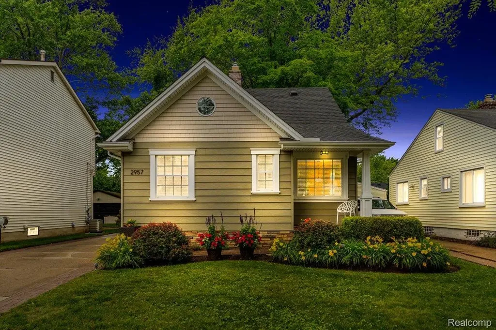 2957 Thomas Avenue Berkley City MI 48072