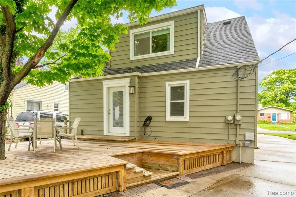 2957 Thomas Avenue Berkley City MI 48072