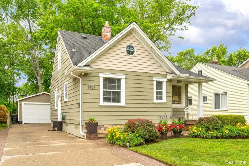 2957 Thomas Avenue Berkley City MI 48072