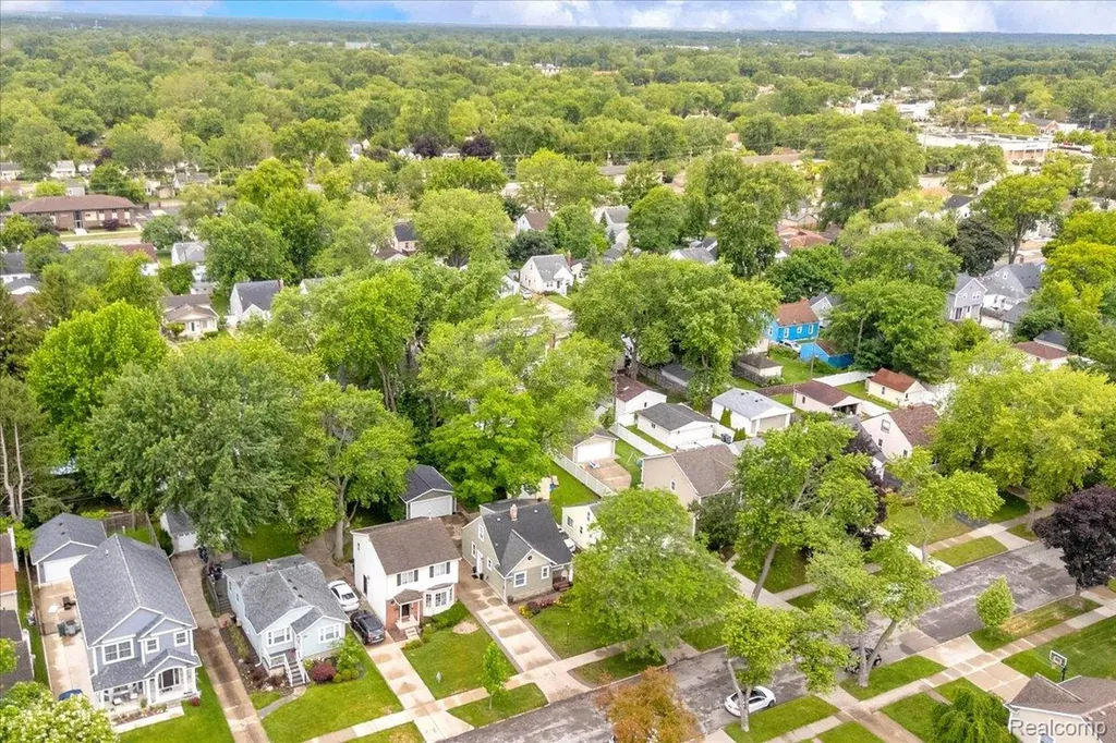 2957 Thomas Avenue Berkley City MI 48072