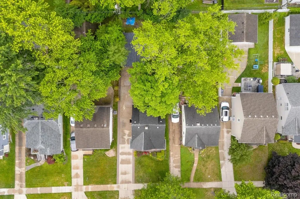 2957 Thomas Avenue Berkley City MI 48072
