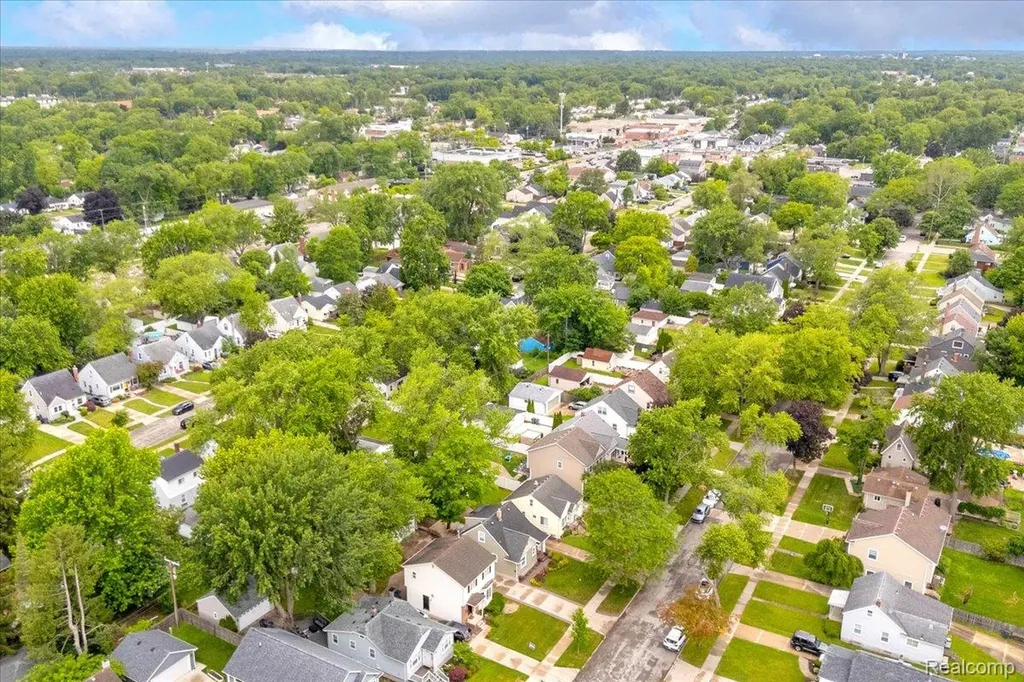 2957 Thomas Avenue Berkley City MI 48072