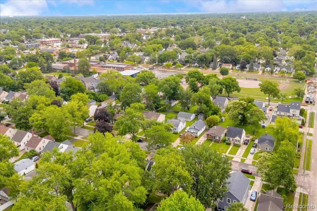 2957 Thomas Avenue Berkley City MI 48072