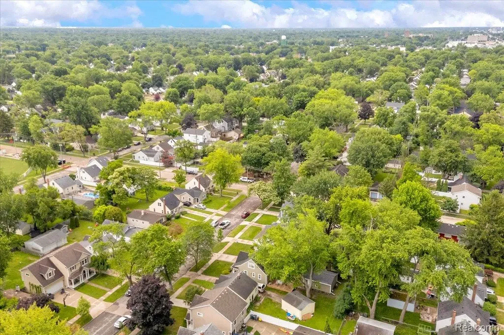 2957 Thomas Avenue Berkley City MI 48072