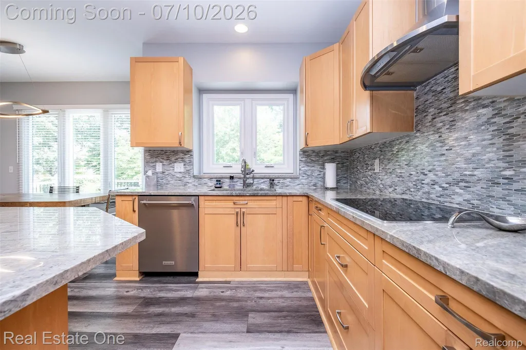 4488 Philip Commerce Charter Township MI 48382