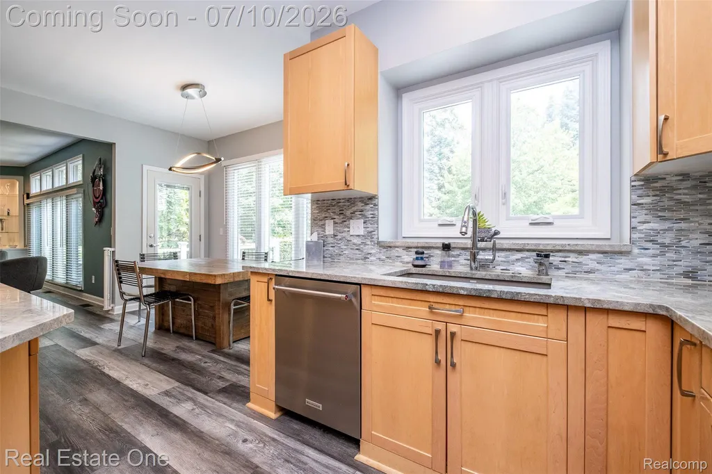 4488 Philip Commerce Charter Township MI 48382