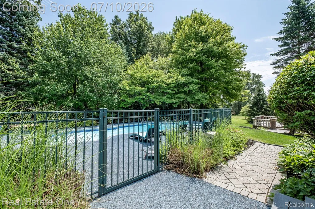 4488 Philip Commerce Charter Township MI 48382