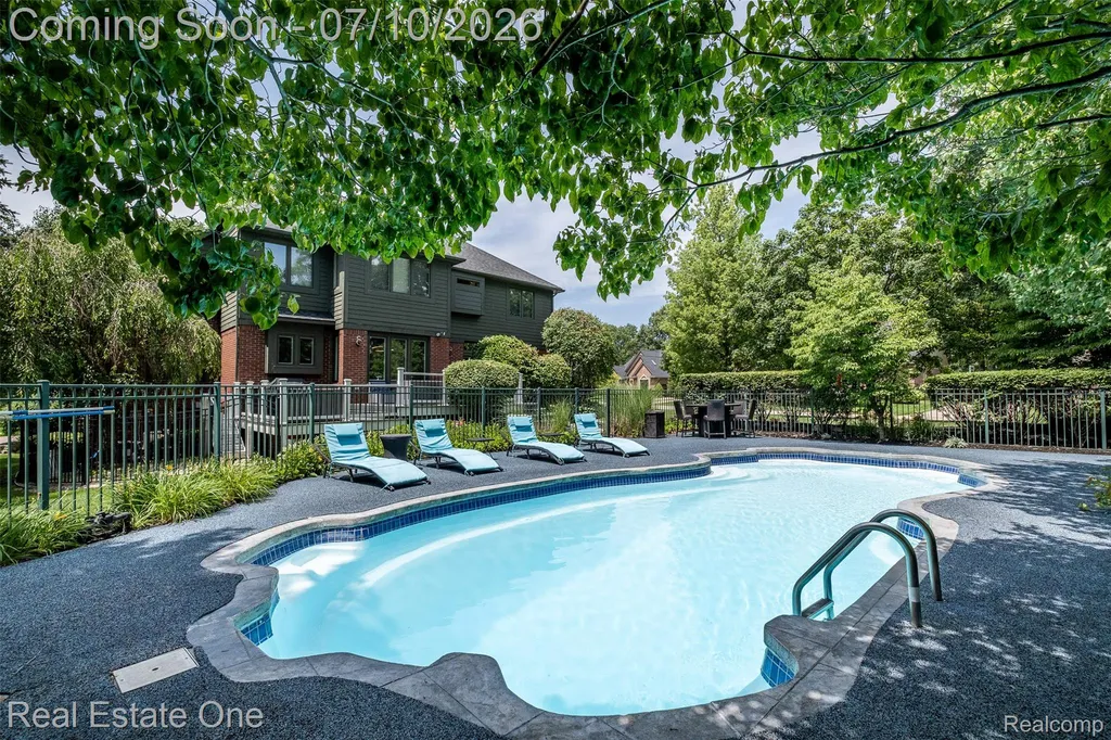 4488 Philip Commerce Charter Township MI 48382