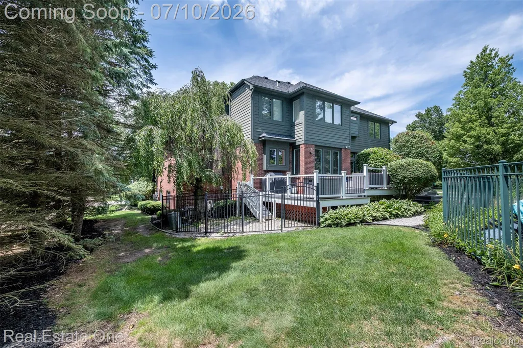 4488 Philip Commerce Charter Township MI 48382