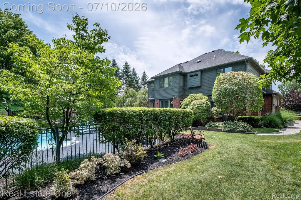 4488 Philip Commerce Charter Township MI 48382