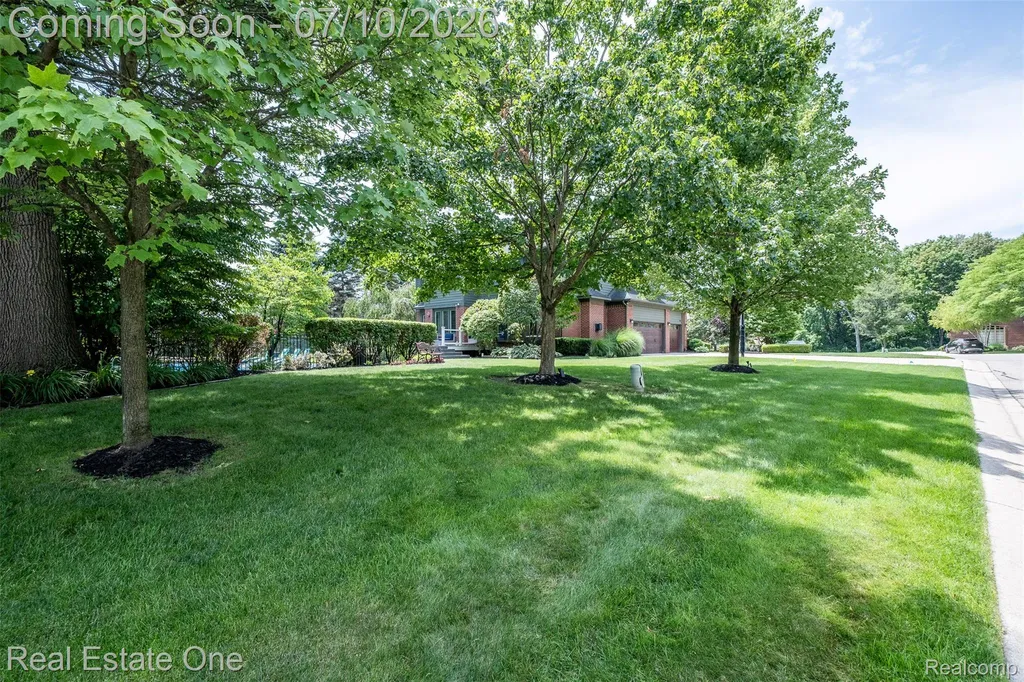 4488 Philip Commerce Charter Township MI 48382