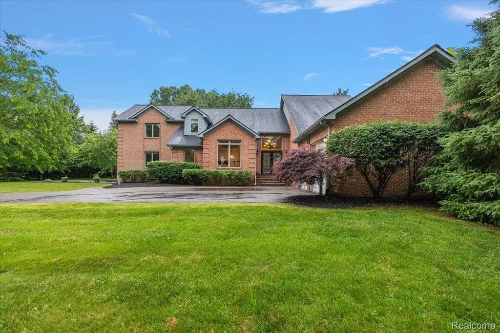 4700 Botany Glen Commerce Charter Township MI 48382