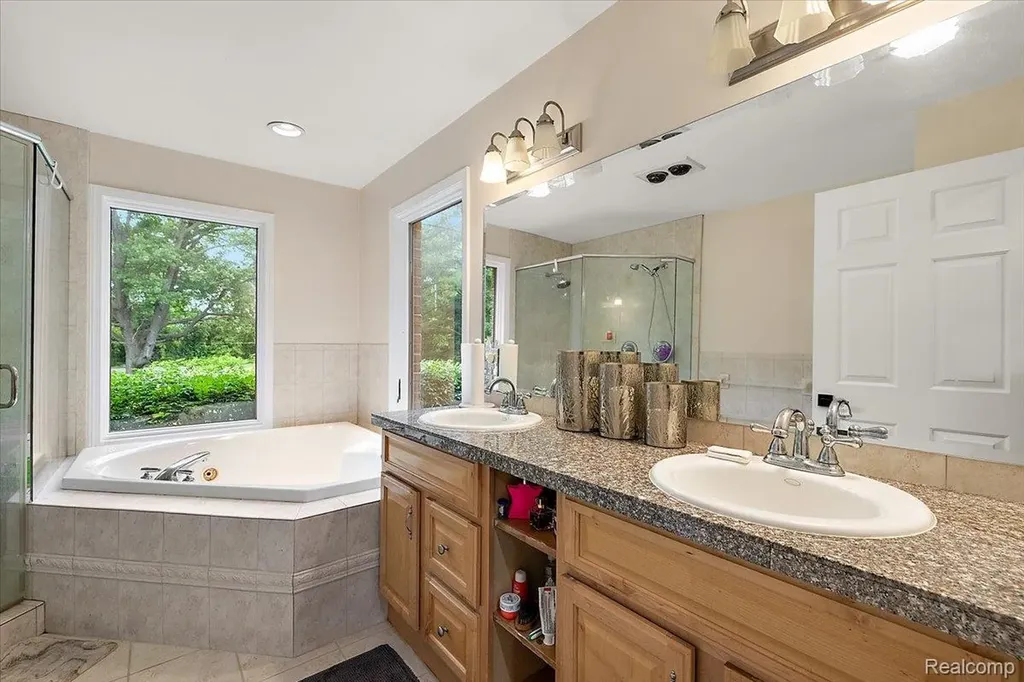 4700 Botany Glen Commerce Charter Township MI 48382