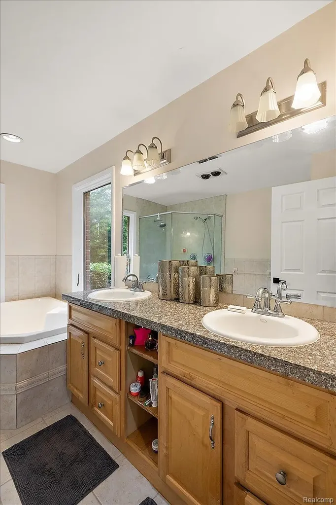 4700 Botany Glen Commerce Charter Township MI 48382