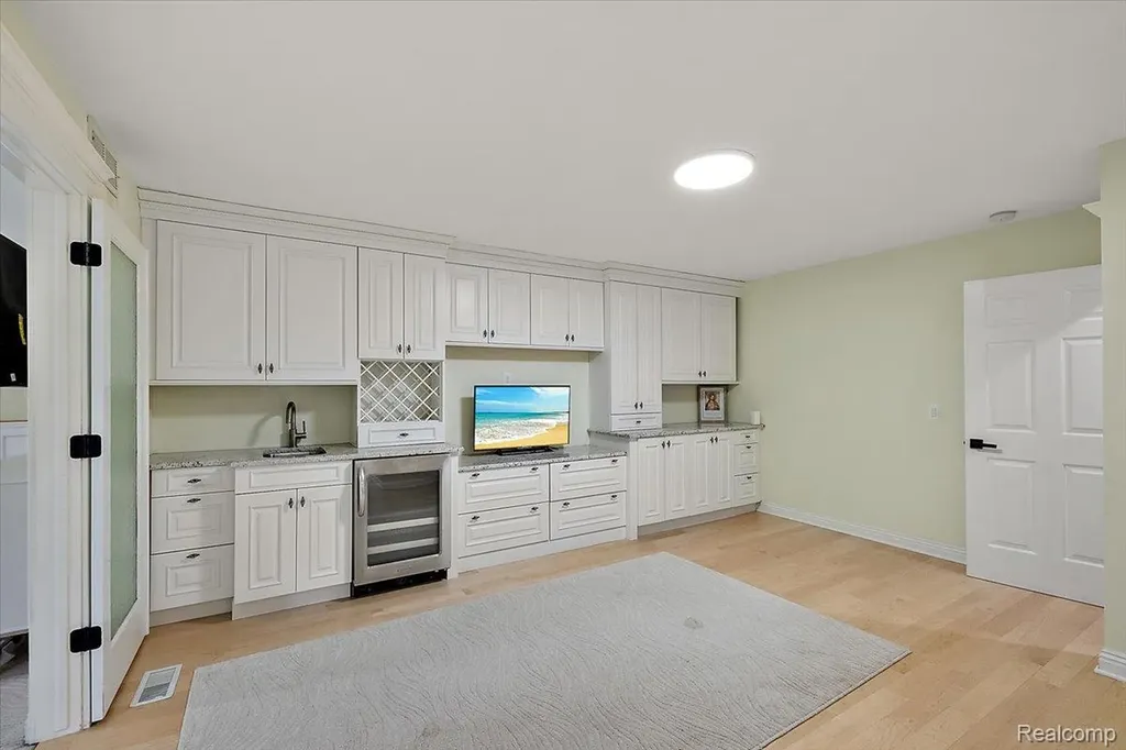 4700 Botany Glen Commerce Charter Township MI 48382