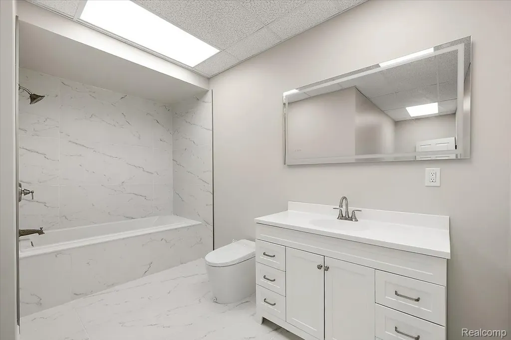 4700 Botany Glen Commerce Charter Township MI 48382