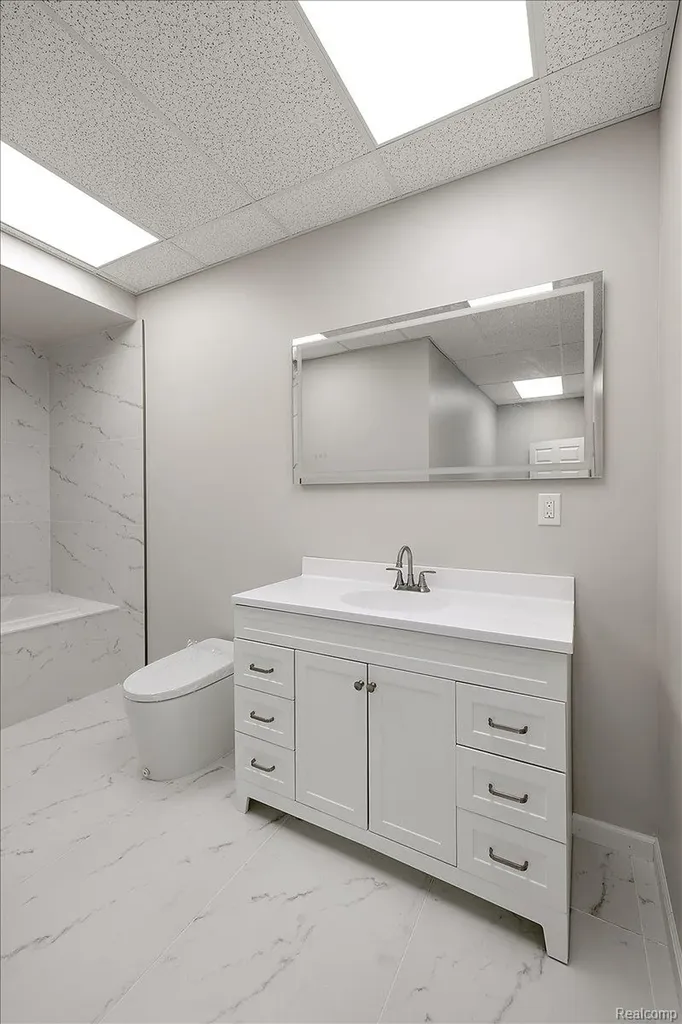 4700 Botany Glen Commerce Charter Township MI 48382