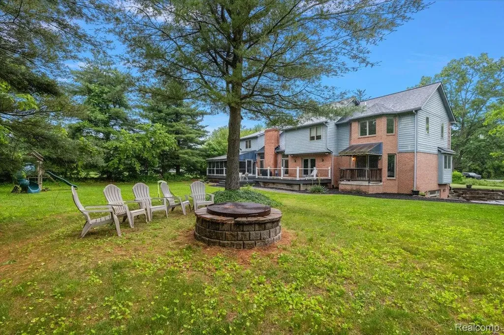 4700 Botany Glen Commerce Charter Township MI 48382