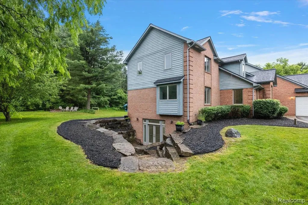 4700 Botany Glen Commerce Charter Township MI 48382
