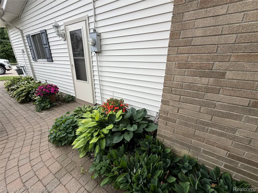 3259 N Seymour Road Flushing Charter Township MI 48433
