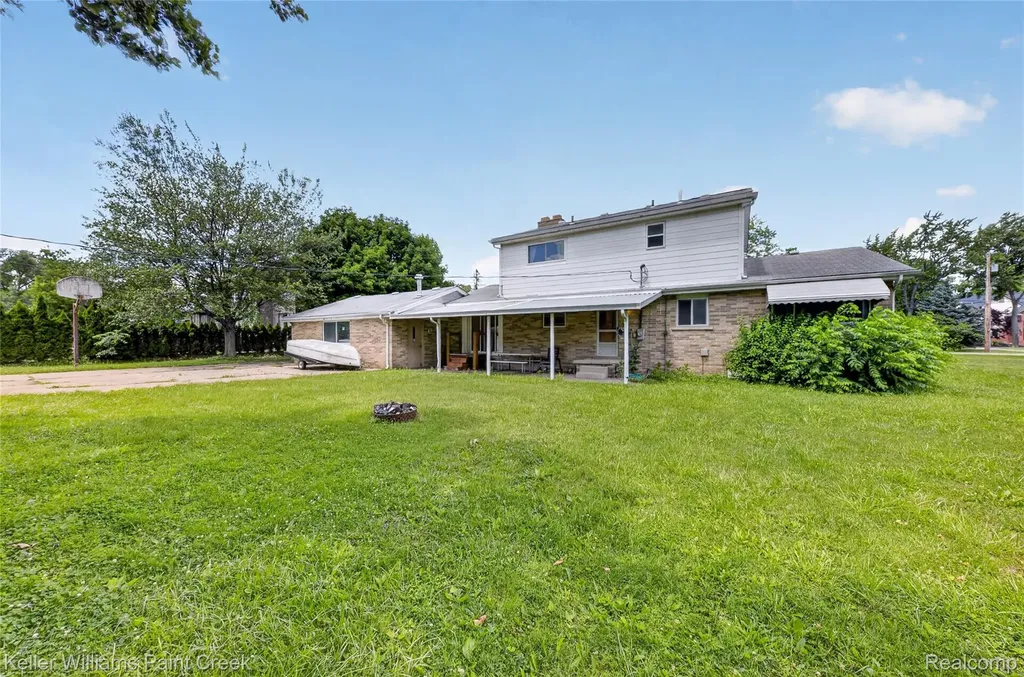 1965 Muer Drive Troy City MI 48084