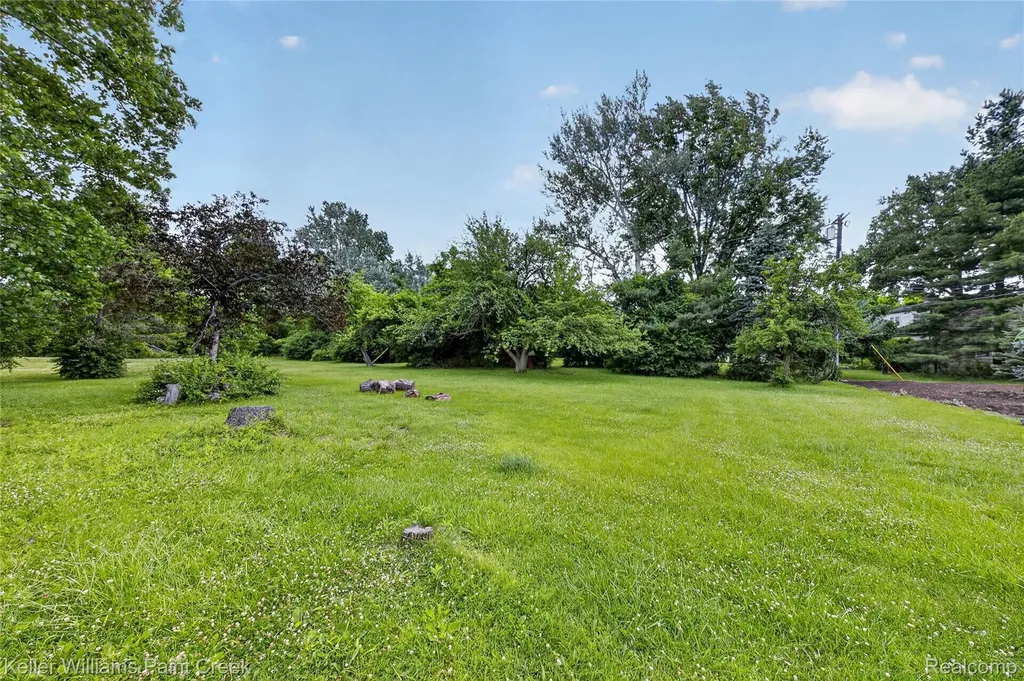1965 Muer Drive Troy City MI 48084