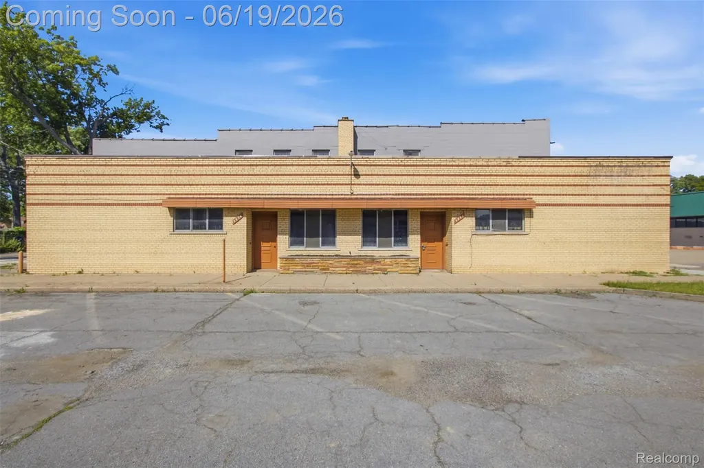 16205 E Warren Avenue Detroit City MI 48224