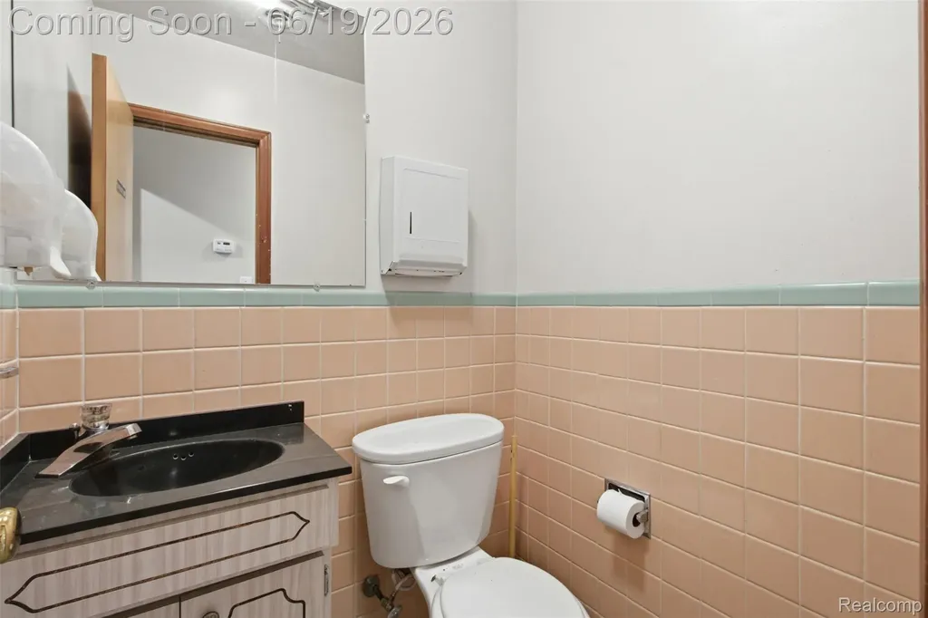 16205 E Warren Avenue Detroit City MI 48224