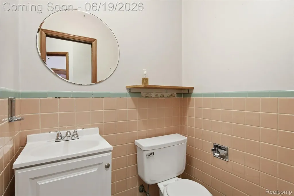 16205 E Warren Avenue Detroit City MI 48224