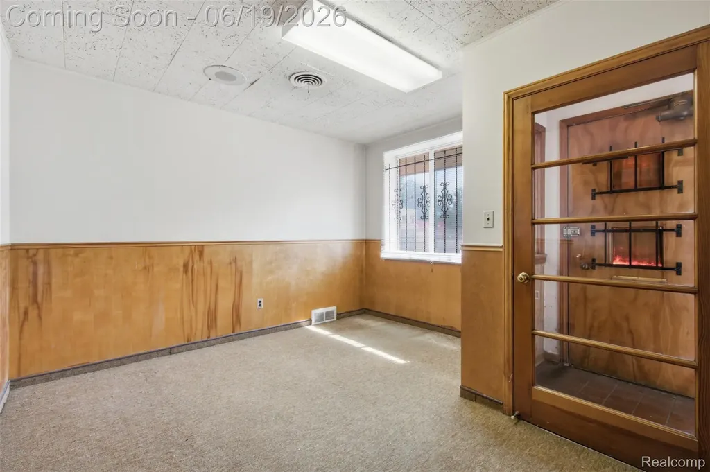 16205 E Warren Avenue Detroit City MI 48224