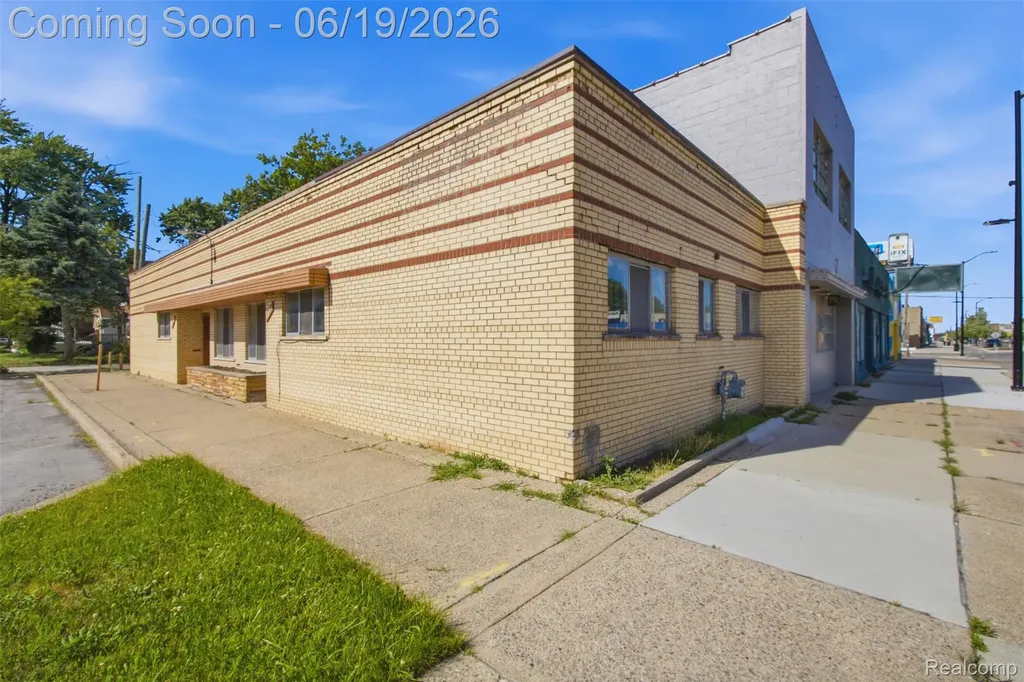 16205 E Warren Avenue Detroit City MI 48224