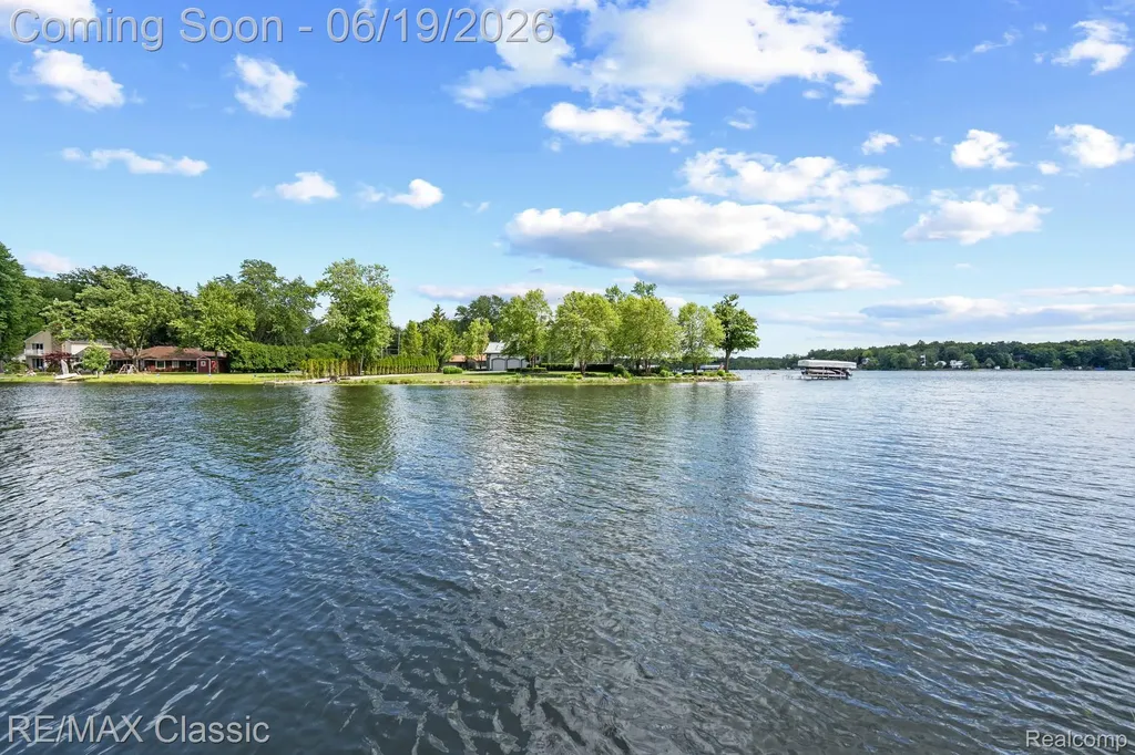 5286 Edgelake Drive Hamburg Township MI 48169