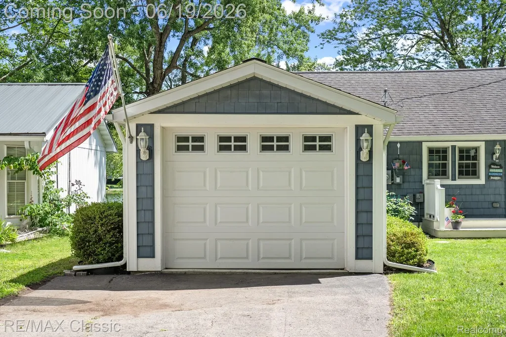 5286 Edgelake Drive Hamburg Township MI 48169