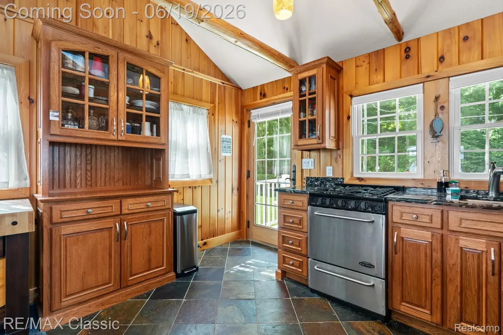 5286 Edgelake Drive Hamburg Township MI 48169