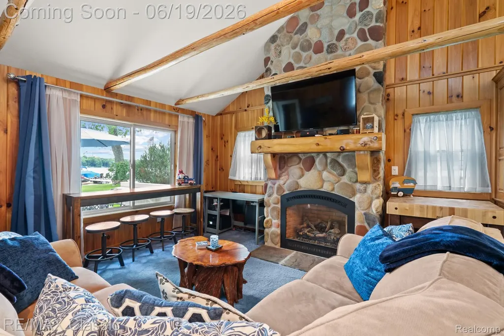 5286 Edgelake Drive Hamburg Township MI 48169