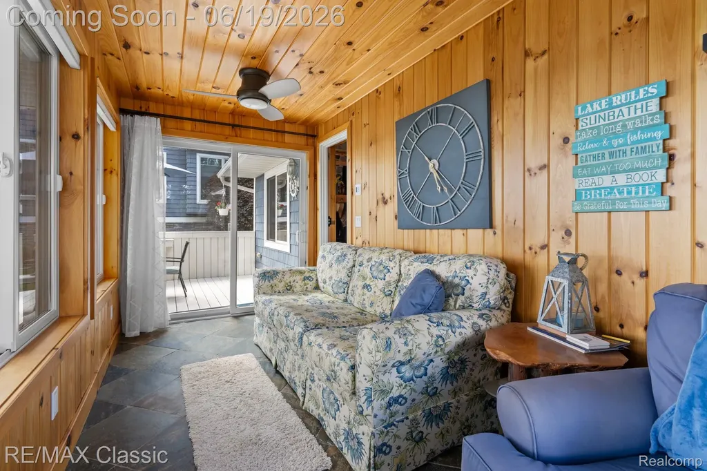 5286 Edgelake Drive Hamburg Township MI 48169