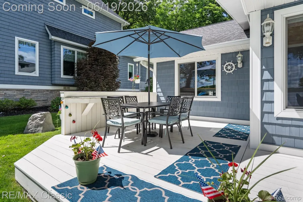 5286 Edgelake Drive Hamburg Township MI 48169